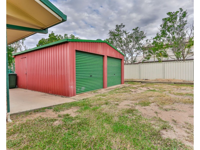 17 Dawn Crescent, Emerald QLD 4720