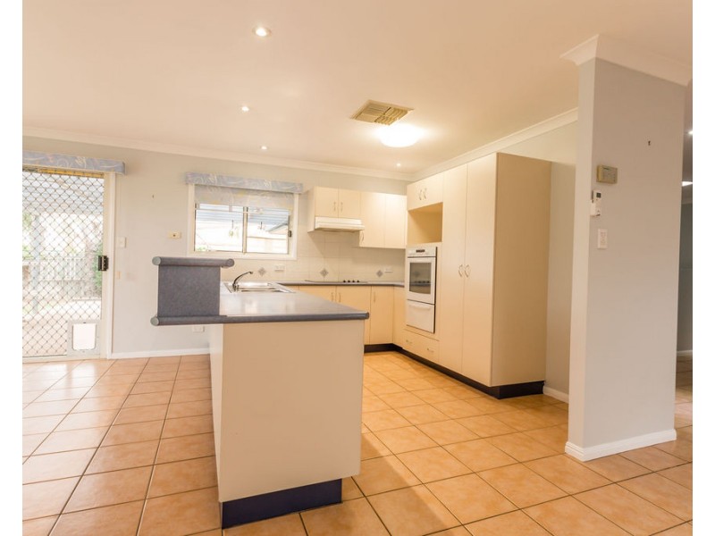 53 Crinum Crescent, Emerald QLD 4720