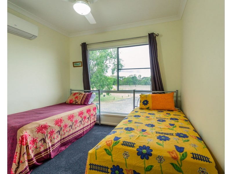 162 Chudleigh Drive, Emerald QLD 4720