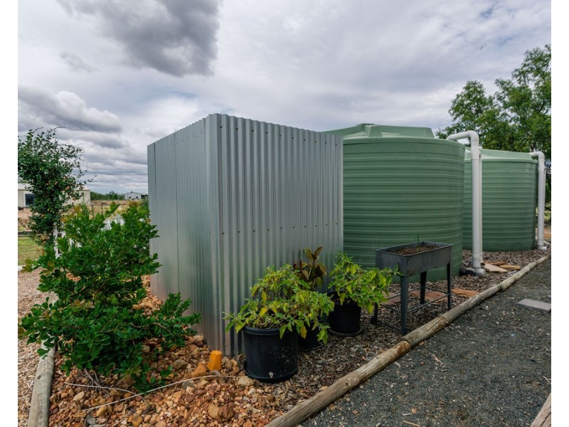 162 Chudleigh Drive, Emerald QLD 4720