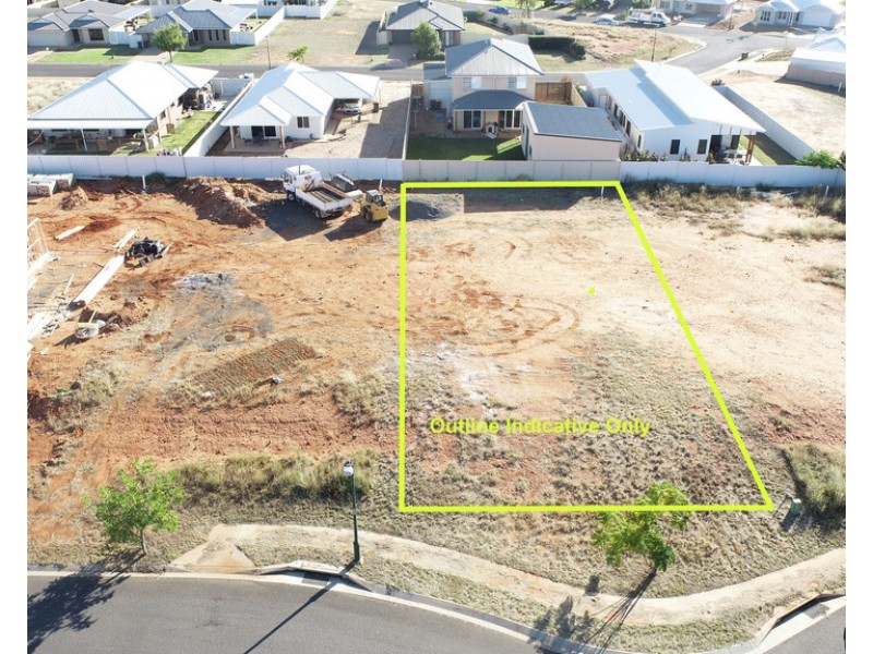 30 Canterbury Road, Emerald QLD 4720