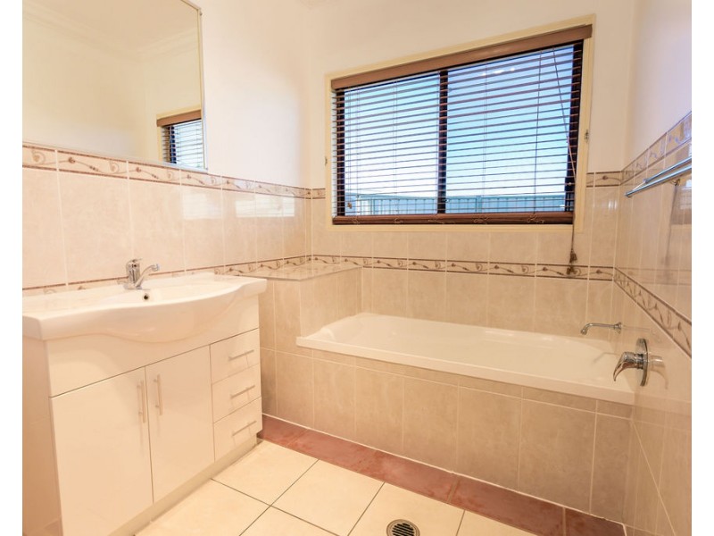 6 Siobhan Court, Emerald QLD 4720