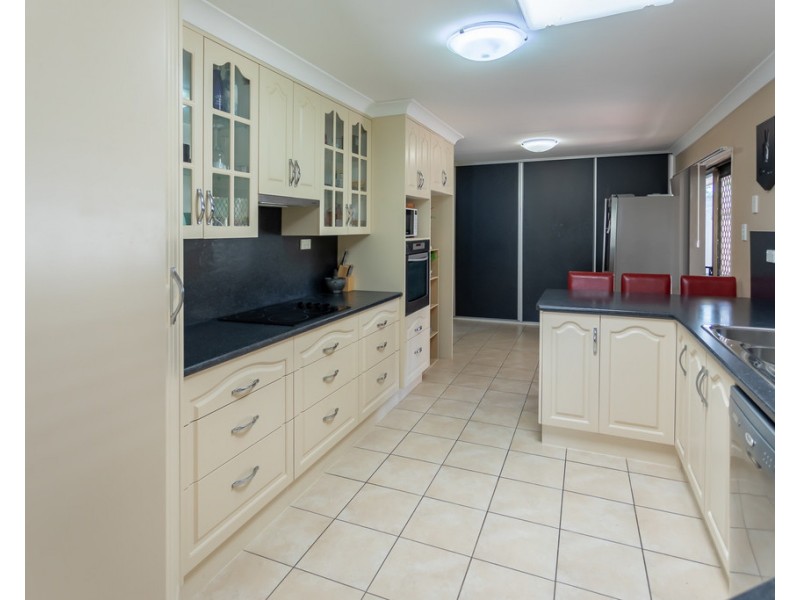 9 Suncross Place, Emerald QLD 4720