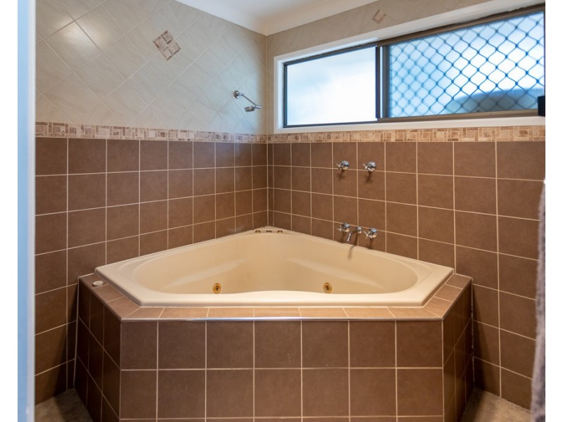 9 Suncross Place, Emerald QLD 4720