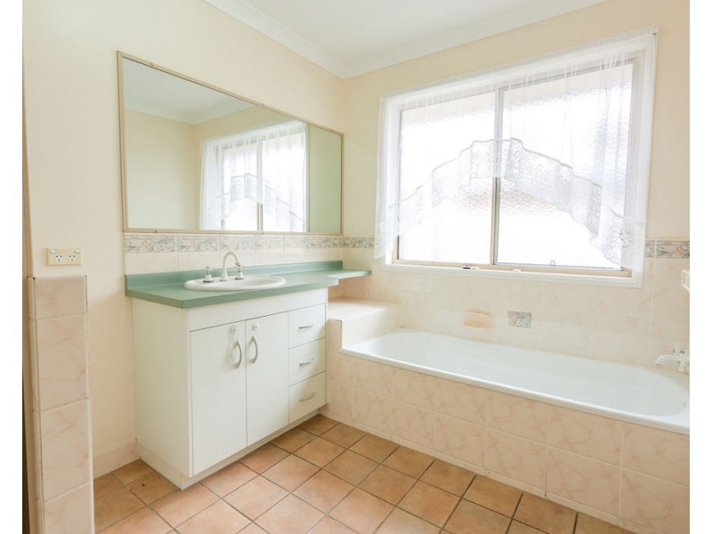 4 Statesman Drive, Emerald QLD 4720