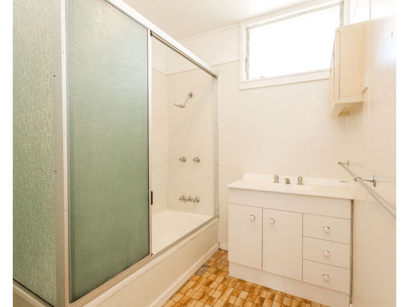 13 Diamond Avenue, Emerald QLD 4720