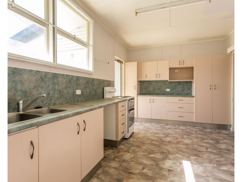 114 Hospital Road, Emerald QLD 4720