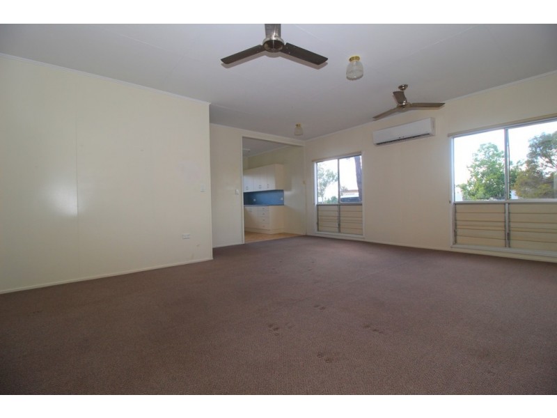 16 Huntley Street, Capella QLD 4723