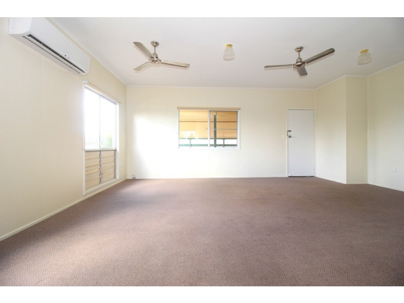 16 Huntley Street, Capella QLD 4723