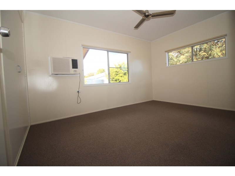 16 Huntley Street, Capella QLD 4723