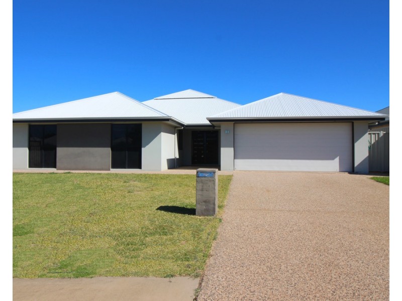 21 Glovar Street, Emerald QLD 4720