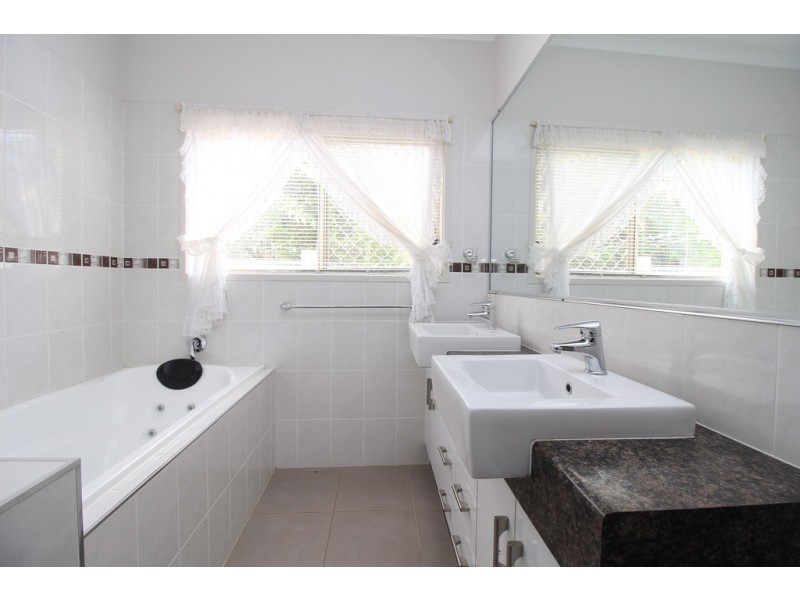 5 Stolz Place, Emerald QLD 4720