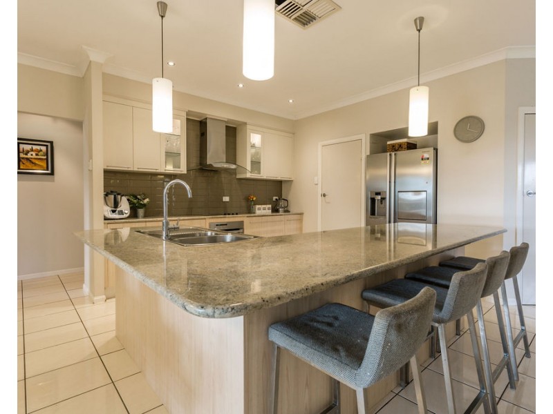 5 Peppertree Lane, Emerald QLD 4720