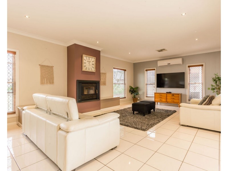 5 Peppertree Lane, Emerald QLD 4720