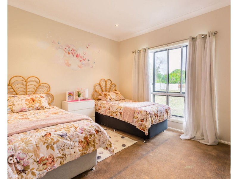 5 Peppertree Lane, Emerald QLD 4720