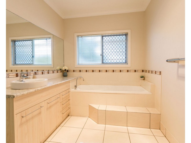 5 Peppertree Lane, Emerald QLD 4720