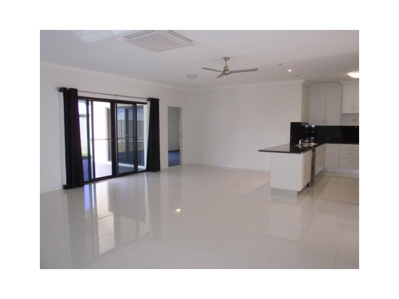 8 Moriarty Street, Emerald QLD 4720