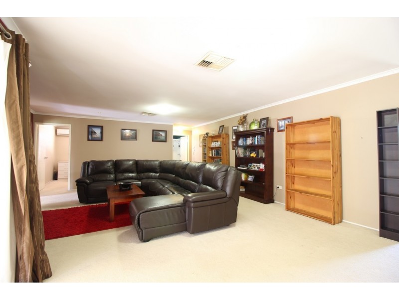 3 Hass Place, Emerald QLD 4720