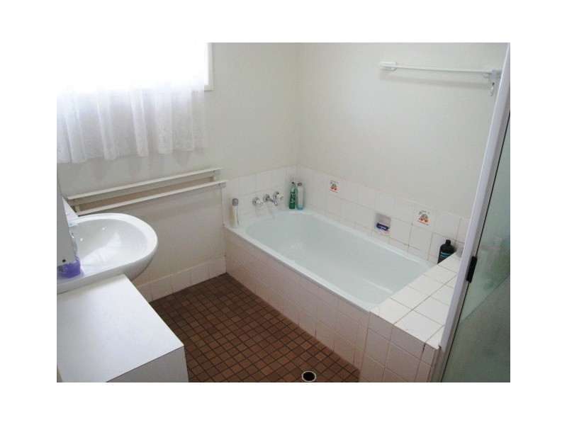 13 Dawn Crescent, Emerald QLD 4720