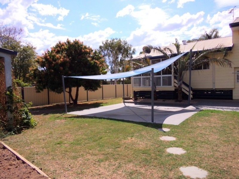 13 Dawn Crescent, Emerald QLD 4720