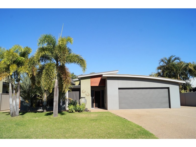 16 Cook Close, Emerald QLD 4720
