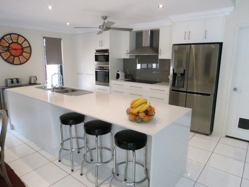 16 Cook Close, Emerald QLD 4720