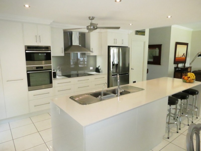 16 Cook Close, Emerald QLD 4720