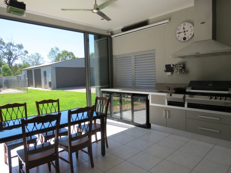 16 Cook Close, Emerald QLD 4720