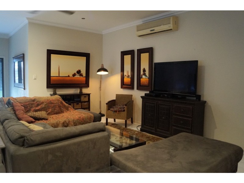 16 Cook Close, Emerald QLD 4720