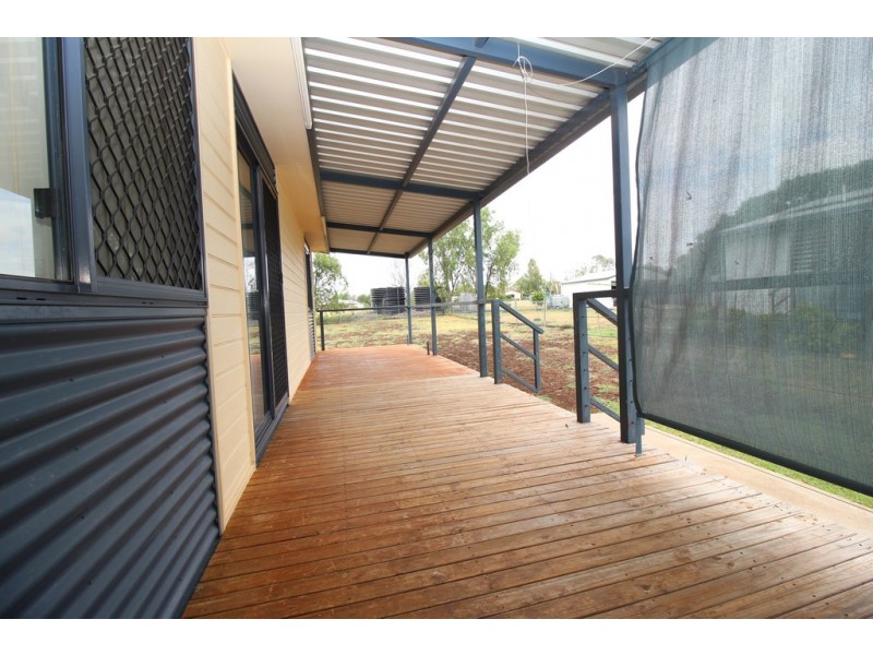 8 Retro Street, Capella QLD 4723