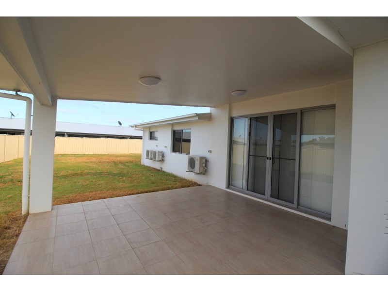 65 Lakeside Drive, Emerald QLD 4720