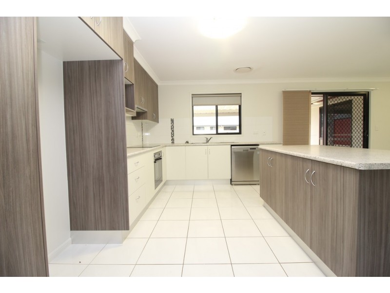 26 Lakeside Drive, Emerald QLD 4720