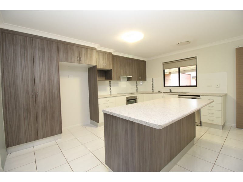 26 Lakeside Drive, Emerald QLD 4720