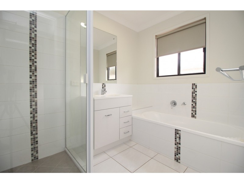 26 Lakeside Drive, Emerald QLD 4720