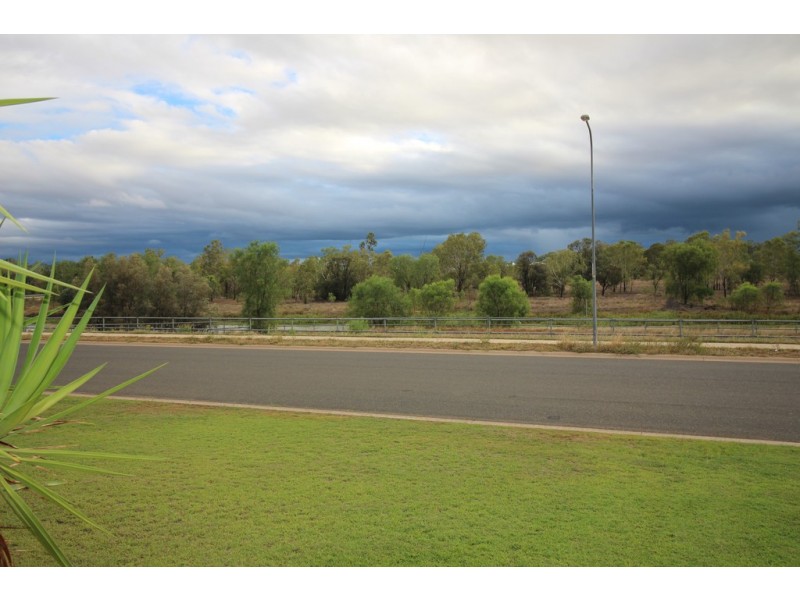 26 Lakeside Drive, Emerald QLD 4720