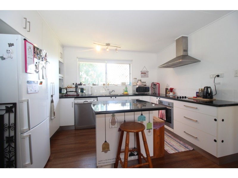 9 Huntley Street, Capella QLD 4723