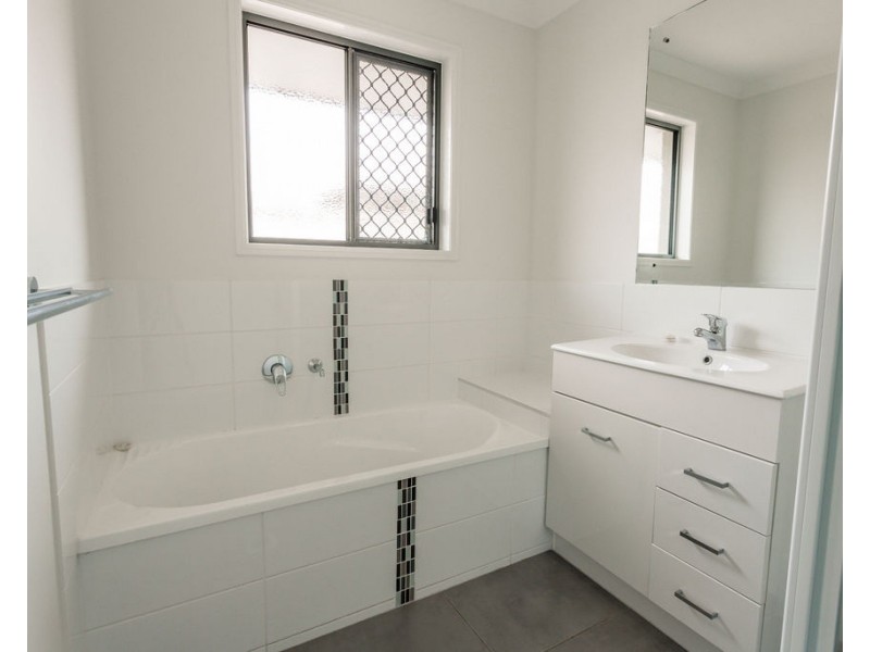 6 Parkway Street, Emerald QLD 4720