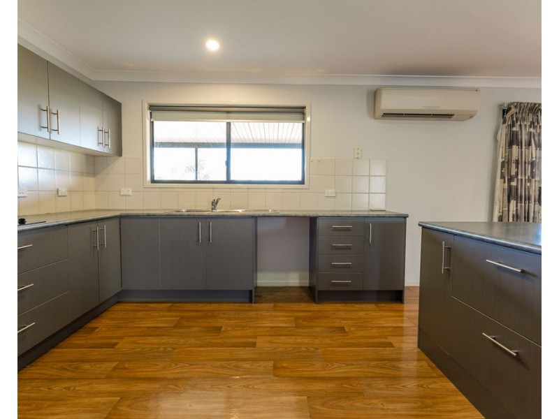 6 Fig Tree Court, Emerald QLD 4720