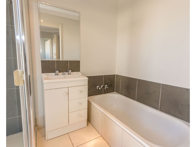 6 Fig Tree Court, Emerald QLD 4720