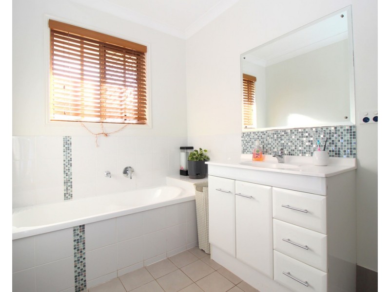 19 Berthun Street, Emerald QLD 4720