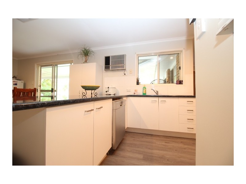 15 Batavia Court, Emerald QLD 4720