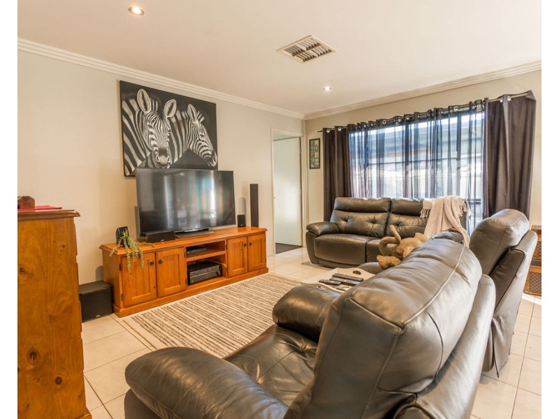 15 Glovar Street, Emerald QLD 4720