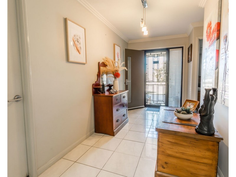 15 Glovar Street, Emerald QLD 4720