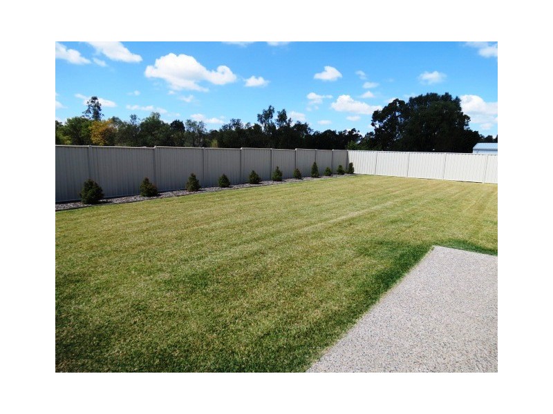 2/21 Moriarty Street, Emerald QLD 4720
