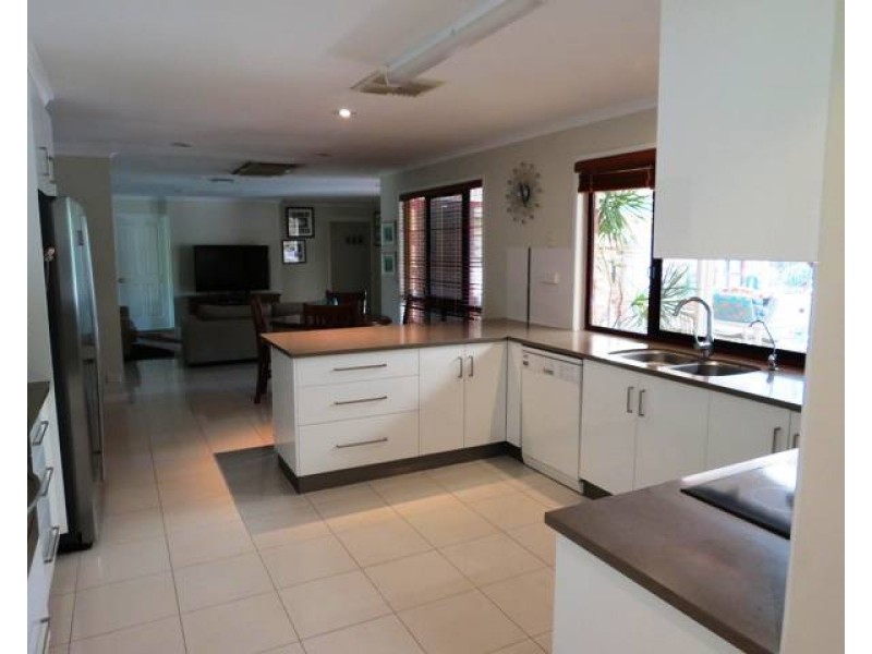 3 Country Lane, Emerald QLD 4720