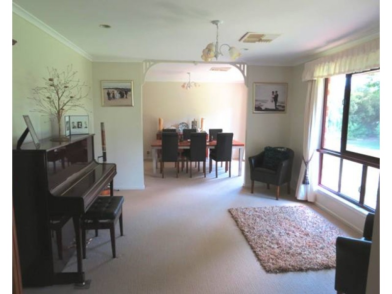 3 Country Lane, Emerald QLD 4720