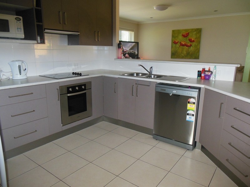 17 Vicki Close, Emerald QLD 4720