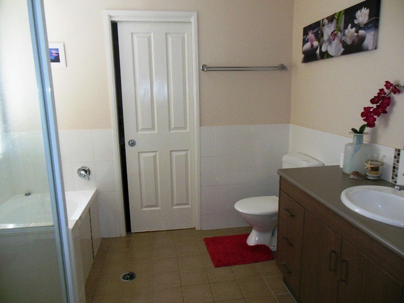 17 Vicki Close, Emerald QLD 4720