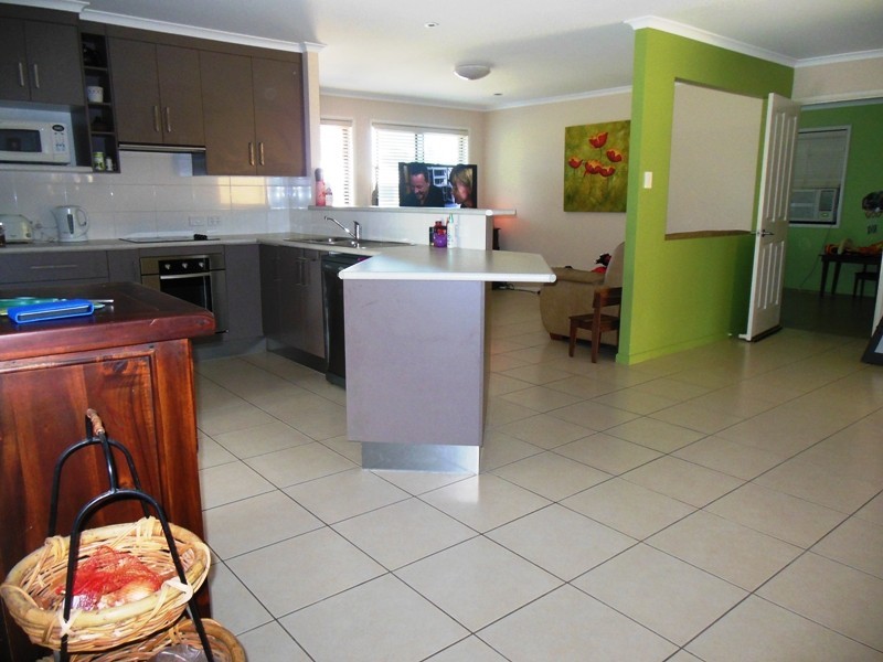 17 Vicki Close, Emerald QLD 4720