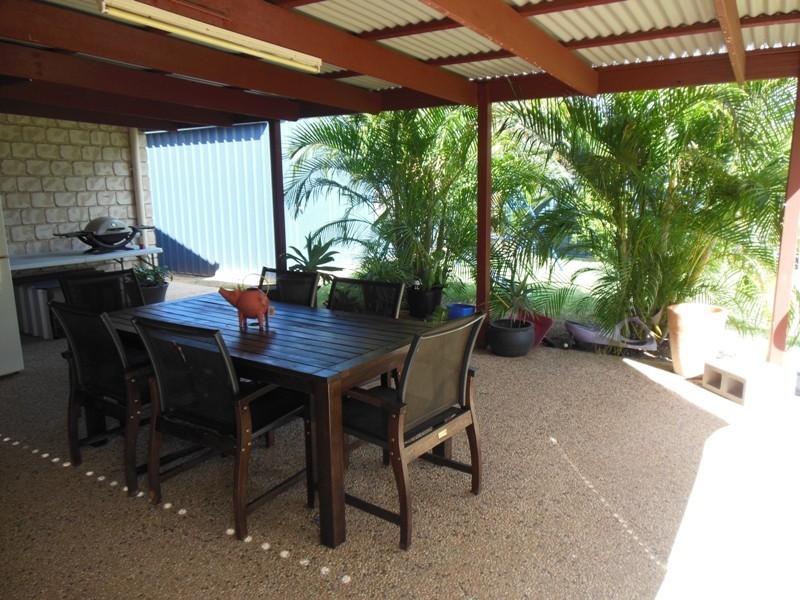 17 Vicki Close, Emerald QLD 4720